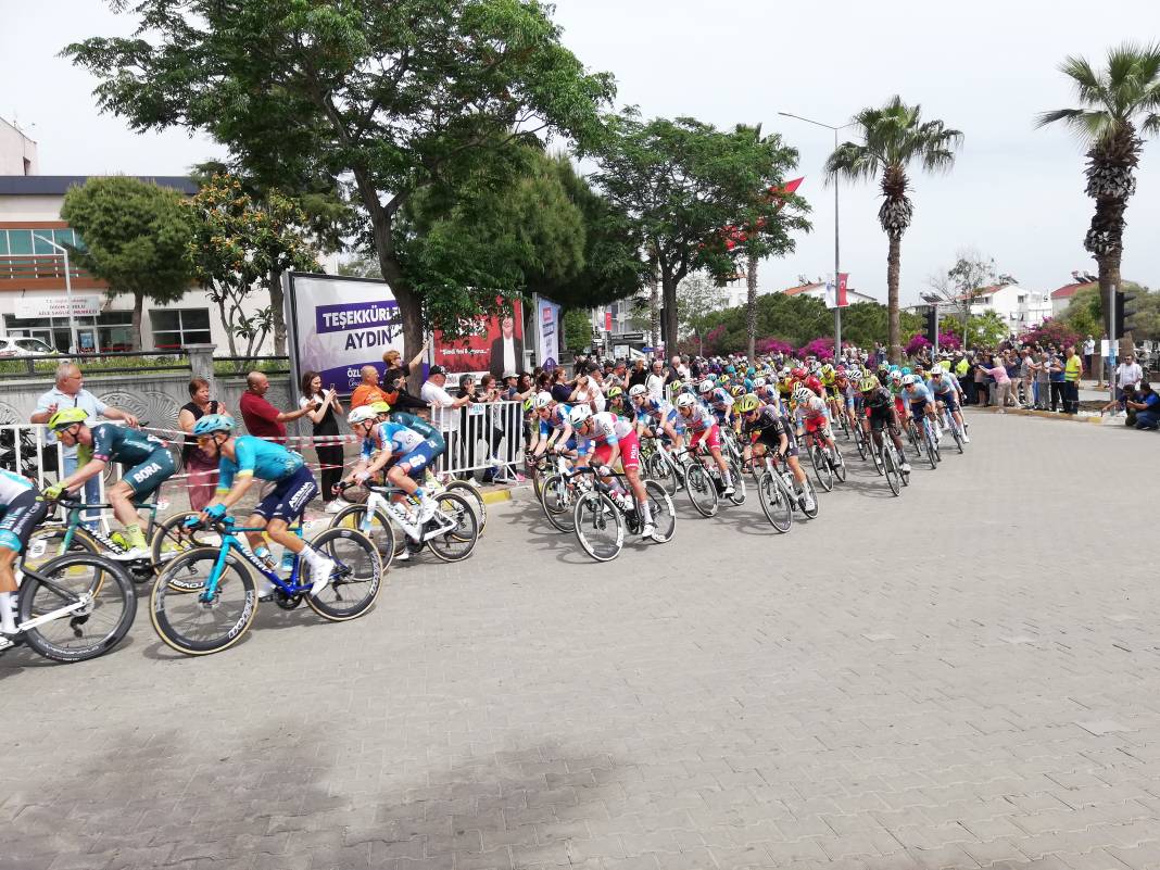 Cumhurbaşkanlığı Bisiklet Turu yarışmacıları Didim’de karşılandı 4