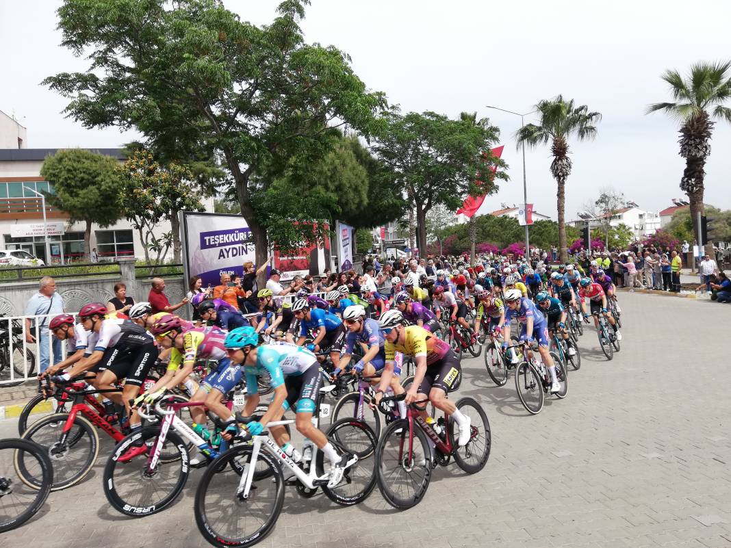 Cumhurbaşkanlığı Bisiklet Turu yarışmacıları Didim’de karşılandı 3